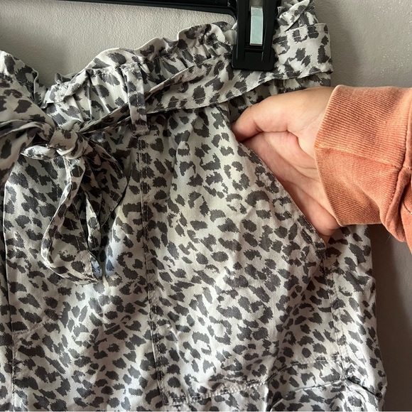 Aerie Paperbag Tie Shorts White Grey Animal Print Size Medium - Picture 5 of 8